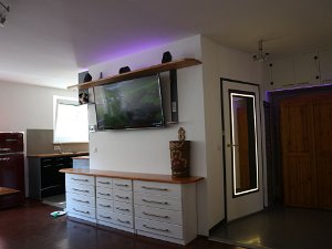 Wohnraum/Office Technisch Top ausgestattet mit Musikgesteuerter LED Beleuchtung, Hi FI System, Smart TV inkl. SAT Anschluss und...